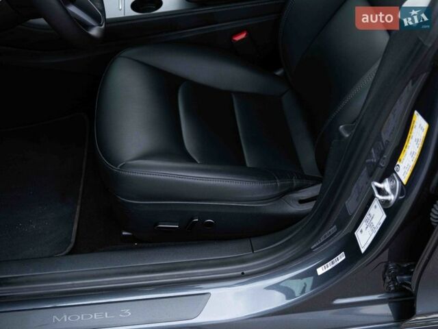 Серый Тесла Модель 3, объемом двигателя 0 л и пробегом 35 тыс. км за 26500 $, фото 49 на Automoto.ua