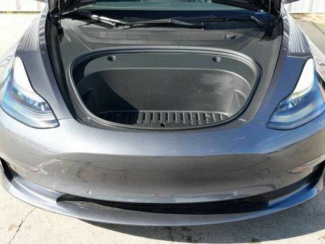 Серый Тесла Модель 3, объемом двигателя 0 л и пробегом 29 тыс. км за 11000 $, фото 8 на Automoto.ua