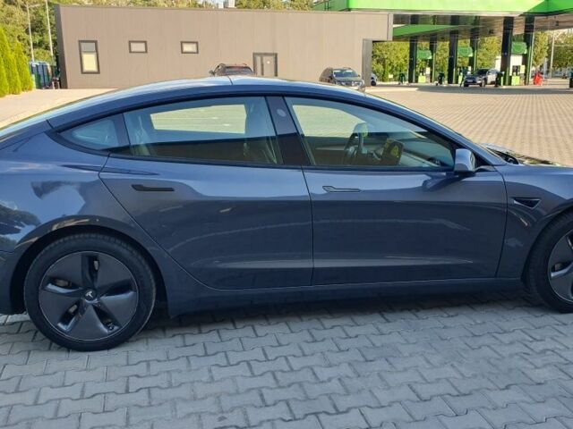 Тесла Модель 3 2022 у Кременчуге на Automoto.ua Сірий Тесла Модель 3, об'ємом двигуна 0 л та пробігом 54 тис. км за 18999 $, фото 3 на Automoto.ua