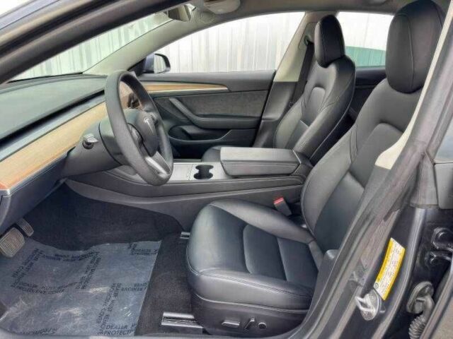 Серый Тесла Модель 3, объемом двигателя 0 л и пробегом 29 тыс. км за 11000 $, фото 12 на Automoto.ua