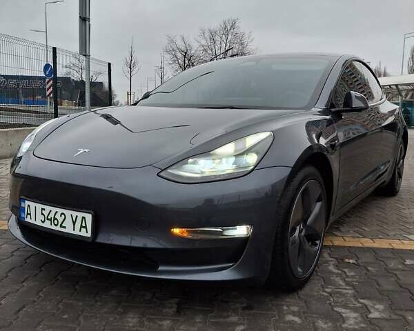 Серый Тесла Модель 3, объемом двигателя 0 л и пробегом 55 тыс. км за 26000 $, фото 1 на Automoto.ua
