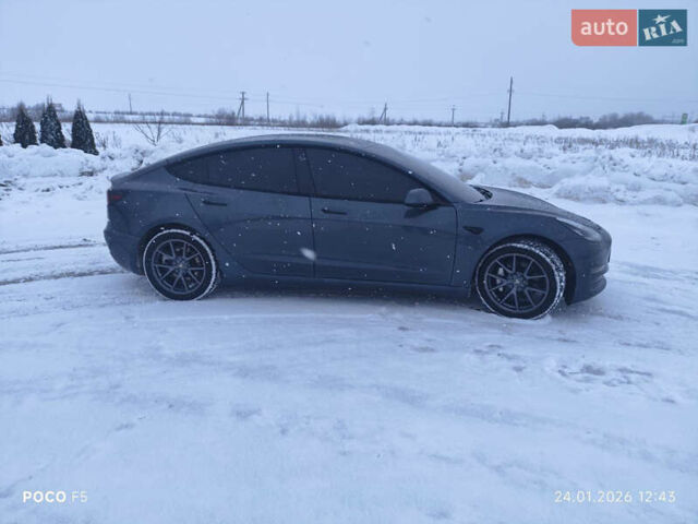 Серый Тесла Модель 3, объемом двигателя 0 л и пробегом 109 тыс. км за 20999 $, фото 3 на Automoto.ua