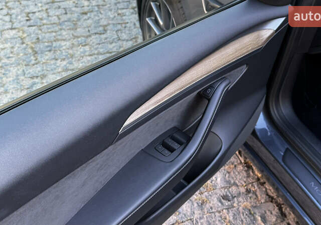 Тесла Модель 3 2022 у Чернівцях на Automoto.ua Сірий Тесла Модель 3, об'ємом двигуна 0 л та пробігом 107 тис. км за 18700 $, фото 16 на Automoto.ua