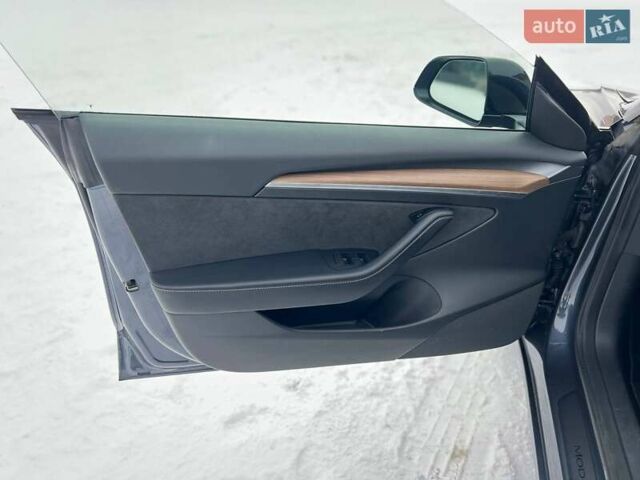 Серый Тесла Модель 3, объемом двигателя 0 л и пробегом 37 тыс. км за 22500 $, фото 8 на Automoto.ua