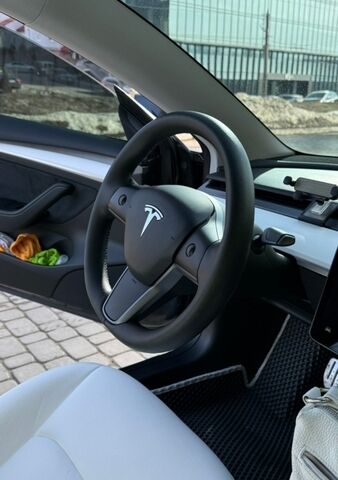 Серый Тесла Модель 3, объемом двигателя 0 л и пробегом 52 тыс. км за 23900 $, фото 26 на Automoto.ua