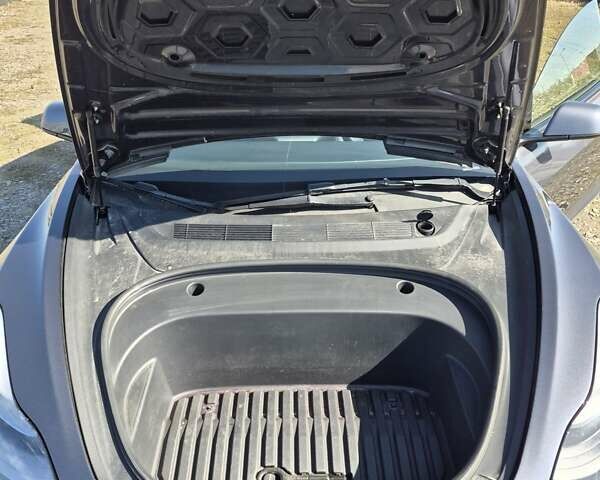 Серый Тесла Модель 3, объемом двигателя 0 л и пробегом 45 тыс. км за 19500 $, фото 8 на Automoto.ua