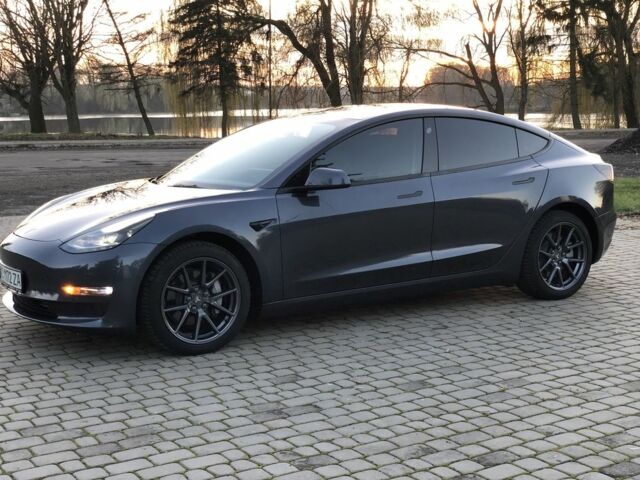 Тесла Модель 3 2022 в Луцке на Automoto.ua Серый Тесла Модель 3, объемом двигателя 0 л и пробегом 51 тыс. км за 21999 $, фото 2 на Automoto.ua
