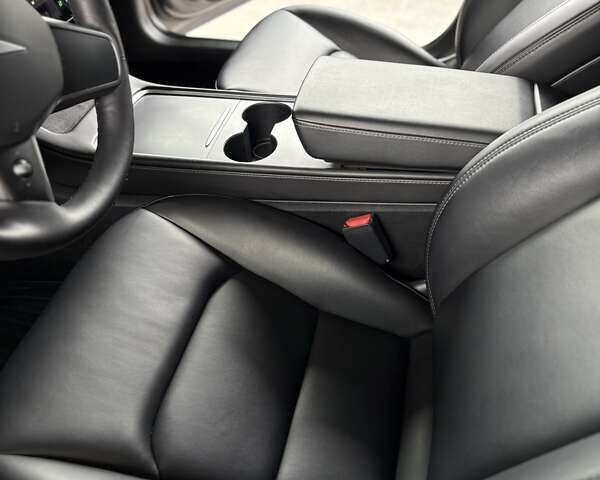 Серый Тесла Модель 3, объемом двигателя 0 л и пробегом 31 тыс. км за 21500 $, фото 16 на Automoto.ua