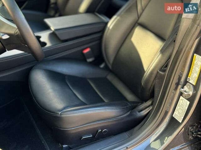 Сірий Тесла Модель 3, об'ємом двигуна 0 л та пробігом 75 тис. км за 25700 $, фото 12 на Automoto.ua