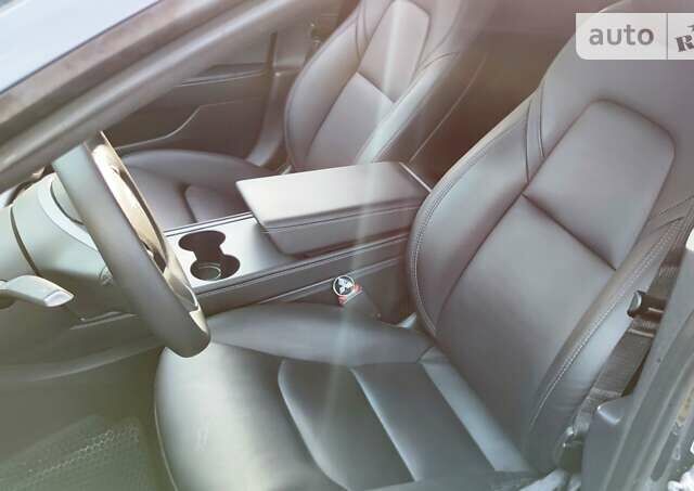 Серый Тесла Модель 3, объемом двигателя 0 л и пробегом 30 тыс. км за 29990 $, фото 20 на Automoto.ua