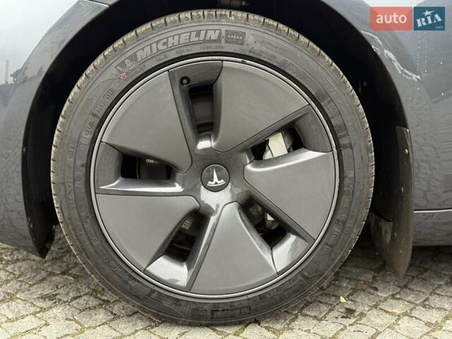 Серый Тесла Модель 3, объемом двигателя 0 л и пробегом 46 тыс. км за 20000 $, фото 42 на Automoto.ua