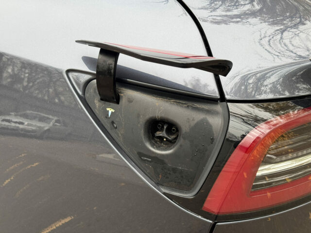 Серый Тесла Модель 3, объемом двигателя 0 л и пробегом 49 тыс. км за 27490 $, фото 12 на Automoto.ua