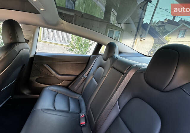 Тесла Модель 3 2022 у Чернівцях на Automoto.ua Сірий Тесла Модель 3, об'ємом двигуна 0 л та пробігом 107 тис. км за 18700 $, фото 1 на Automoto.ua