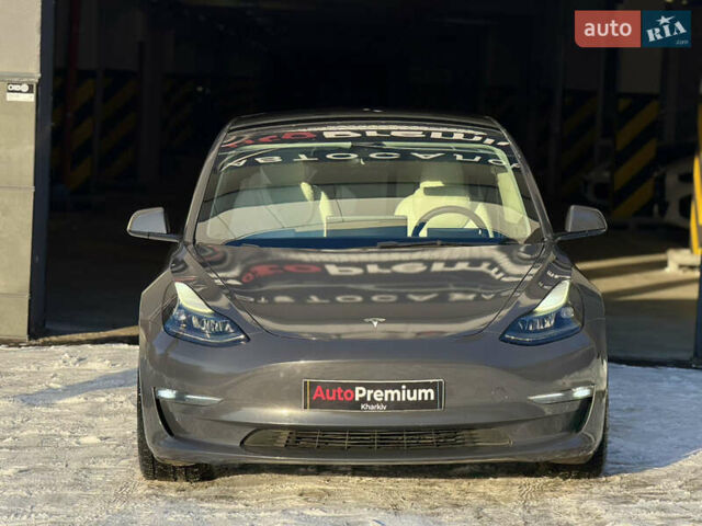 Серый Тесла Модель 3, объемом двигателя 0 л и пробегом 133 тыс. км за 27000 $, фото 2 на Automoto.ua