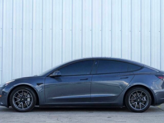 Тесла Модель 3 2022 в Ивано-Франковске на Automoto.ua Серый Тесла Модель 3, объемом двигателя 0 л и пробегом 29 тыс. км за 13600 $, фото 4 на Automoto.ua