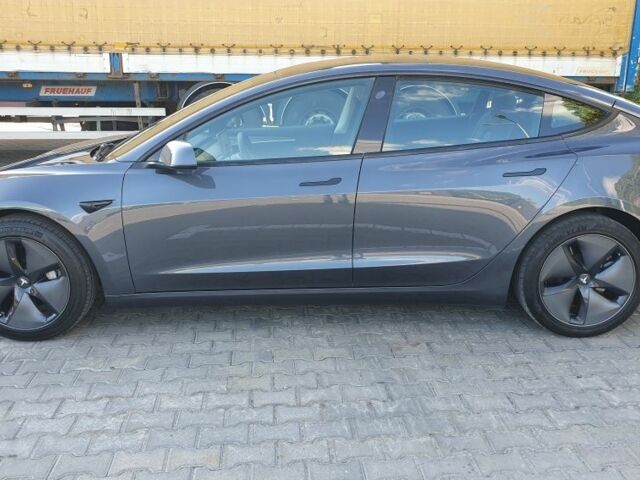 Тесла Модель 3 2022 у Кременчуге на Automoto.ua Сірий Тесла Модель 3, об'ємом двигуна 0 л та пробігом 54 тис. км за 18999 $, фото 2 на Automoto.ua