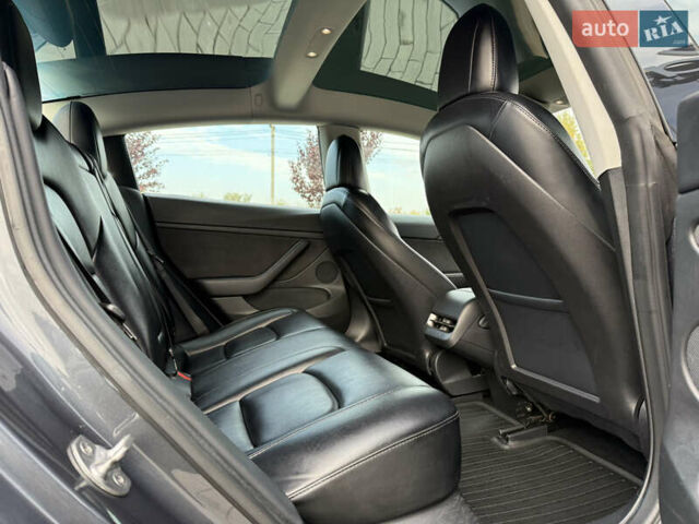 Серый Тесла Модель 3, объемом двигателя 0 л и пробегом 76 тыс. км за 20800 $, фото 15 на Automoto.ua
