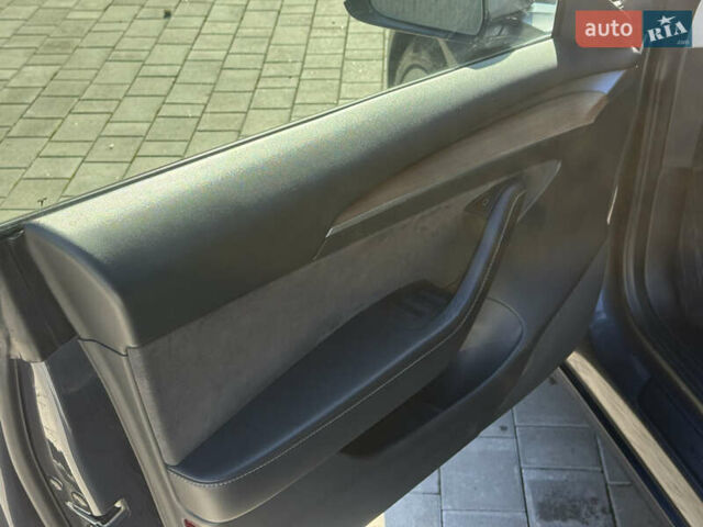 Сірий Тесла Модель 3, об'ємом двигуна 0 л та пробігом 118 тис. км за 15900 $, фото 9 на Automoto.ua