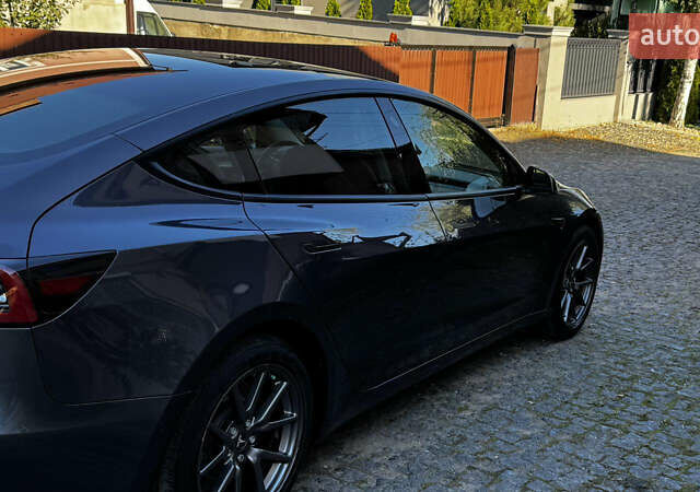 Тесла Модель 3 2022 у Чернівцях на Automoto.ua Сірий Тесла Модель 3, об'ємом двигуна 0 л та пробігом 107 тис. км за 18700 $, фото 11 на Automoto.ua