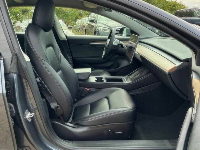 Серый Тесла Модель 3, объемом двигателя 0 л и пробегом 18 тыс. км за 14000 $, фото 6 на Automoto.ua