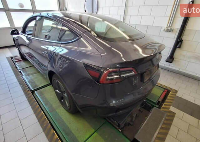 Серый Тесла Модель 3, объемом двигателя 0 л и пробегом 181 тыс. км за 16700 $, фото 2 на Automoto.ua