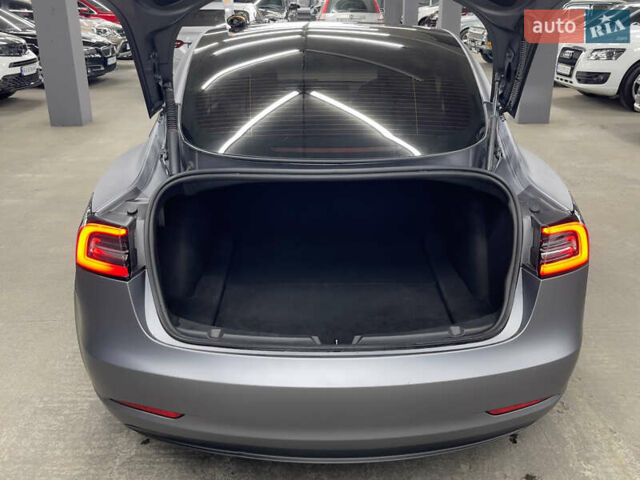 Серый Тесла Модель 3, объемом двигателя 0 л и пробегом 32 тыс. км за 21500 $, фото 11 на Automoto.ua