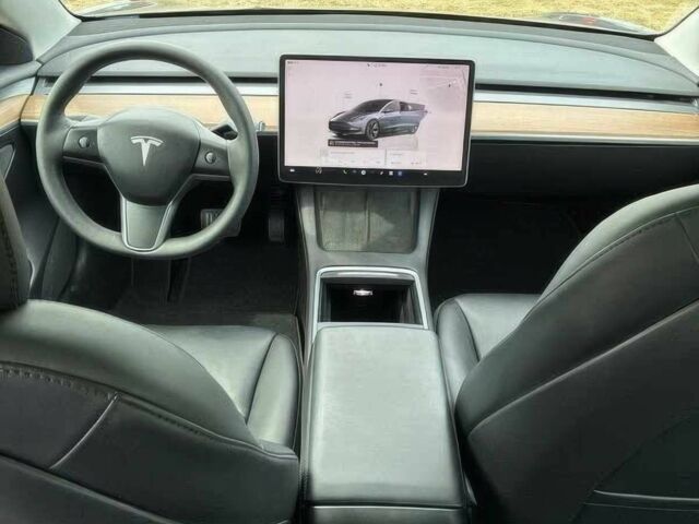 Серый Тесла Модель 3, объемом двигателя 0 л и пробегом 18 тыс. км за 14000 $, фото 5 на Automoto.ua