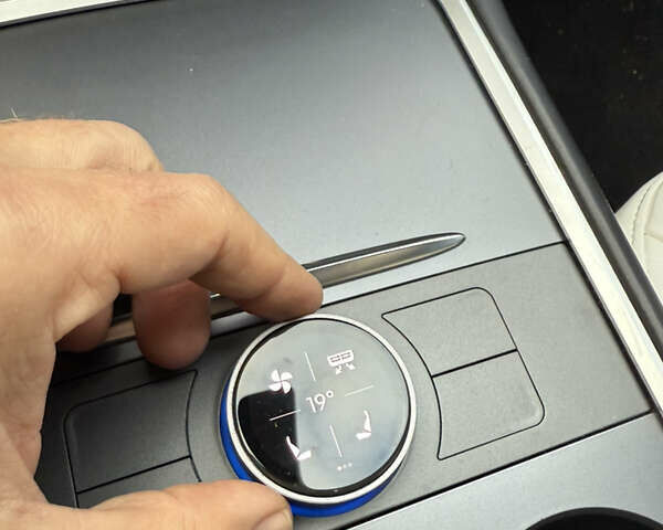 Серый Тесла Модель 3, объемом двигателя 0 л и пробегом 131 тыс. км за 27000 $, фото 15 на Automoto.ua