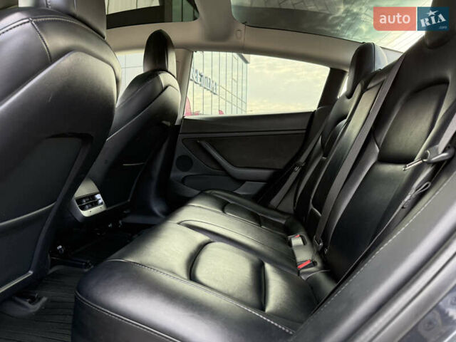 Серый Тесла Модель 3, объемом двигателя 0 л и пробегом 76 тыс. км за 20800 $, фото 16 на Automoto.ua