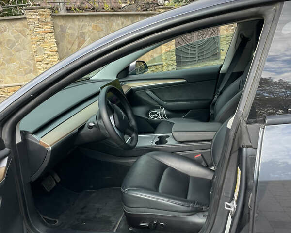 Серый Тесла Модель 3, объемом двигателя 0 л и пробегом 78 тыс. км за 19900 $, фото 10 на Automoto.ua