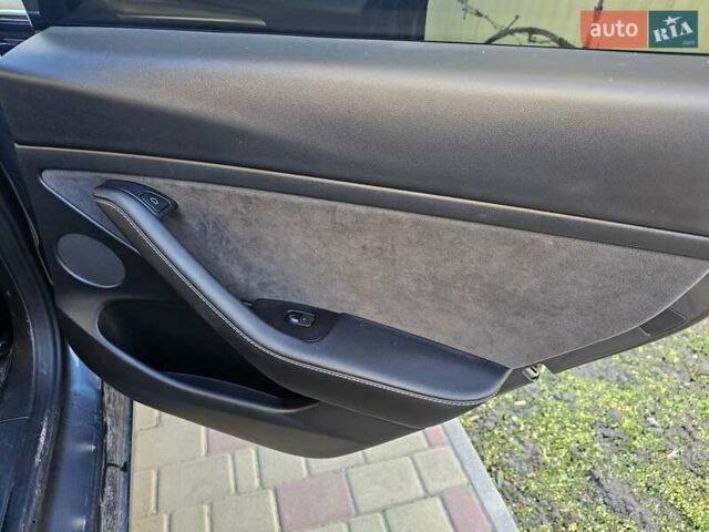 Серый Тесла Модель 3, объемом двигателя 0 л и пробегом 69 тыс. км за 25500 $, фото 6 на Automoto.ua