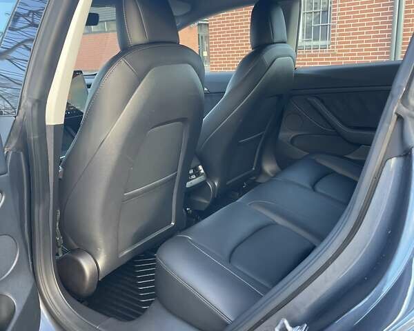 Серый Тесла Модель 3, объемом двигателя 0 л и пробегом 73 тыс. км за 22000 $, фото 44 на Automoto.ua