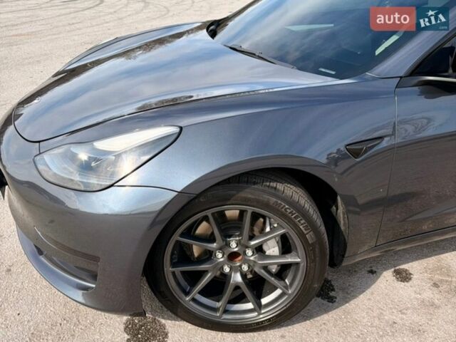 Серый Тесла Модель 3, объемом двигателя 0 л и пробегом 59 тыс. км за 19900 $, фото 12 на Automoto.ua