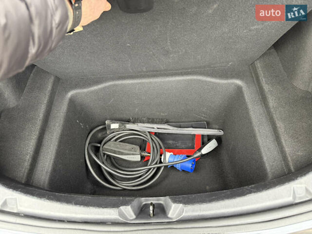 Сірий Тесла Модель 3, об'ємом двигуна 0 л та пробігом 186 тис. км за 18400 $, фото 10 на Automoto.ua