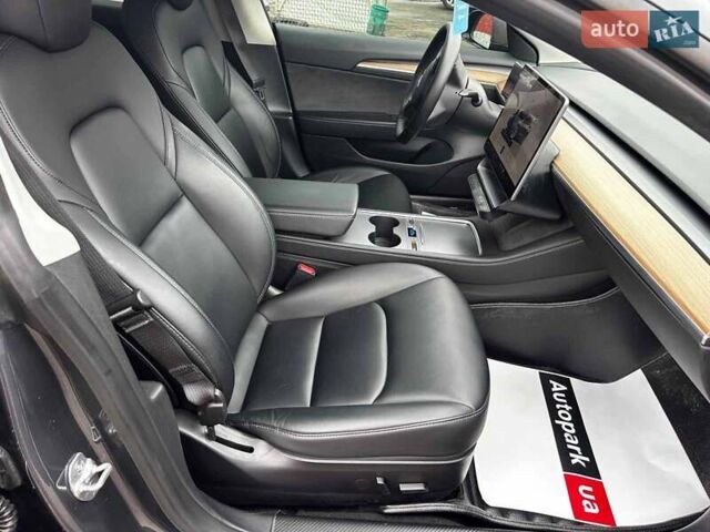 Сірий Тесла Модель 3, об'ємом двигуна 0 л та пробігом 69 тис. км за 25990 $, фото 18 на Automoto.ua