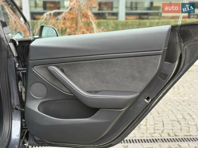 Серый Тесла Модель 3, объемом двигателя 0 л и пробегом 46 тыс. км за 20000 $, фото 82 на Automoto.ua