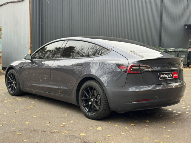 Серый Тесла Модель 3, объемом двигателя 0 л и пробегом 49 тыс. км за 27490 $, фото 7 на Automoto.ua