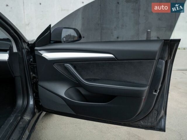 Серый Тесла Модель 3, объемом двигателя 0 л и пробегом 29 тыс. км за 21600 $, фото 20 на Automoto.ua