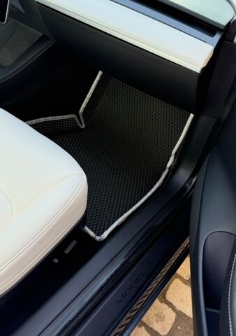 Серый Тесла Модель 3, объемом двигателя 0 л и пробегом 52 тыс. км за 23900 $, фото 23 на Automoto.ua