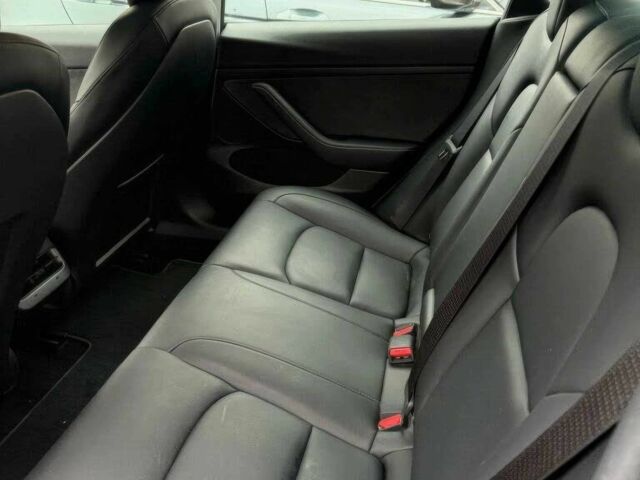 Серый Тесла Модель 3, объемом двигателя 0 л и пробегом 23 тыс. км за 10500 $, фото 12 на Automoto.ua