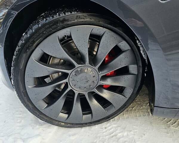 Серый Тесла Модель 3, объемом двигателя 0 л и пробегом 49 тыс. км за 27900 $, фото 4 на Automoto.ua