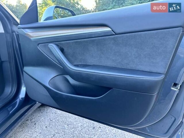 Сірий Тесла Модель 3, об'ємом двигуна 0 л та пробігом 43 тис. км за 23500 $, фото 6 на Automoto.ua