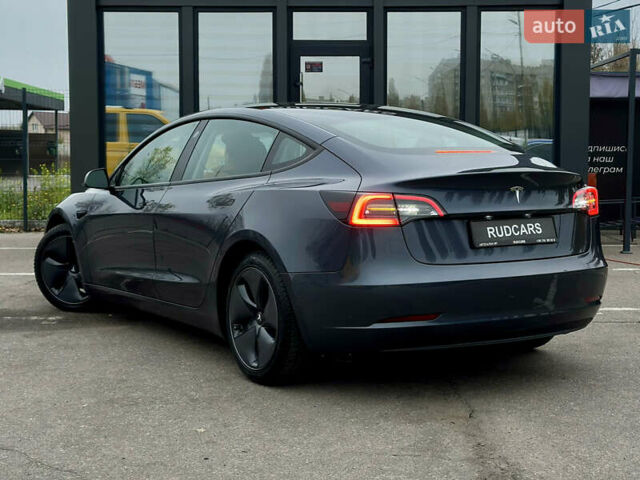Серый Тесла Модель 3, объемом двигателя 0 л и пробегом 53 тыс. км за 18999 $, фото 4 на Automoto.ua