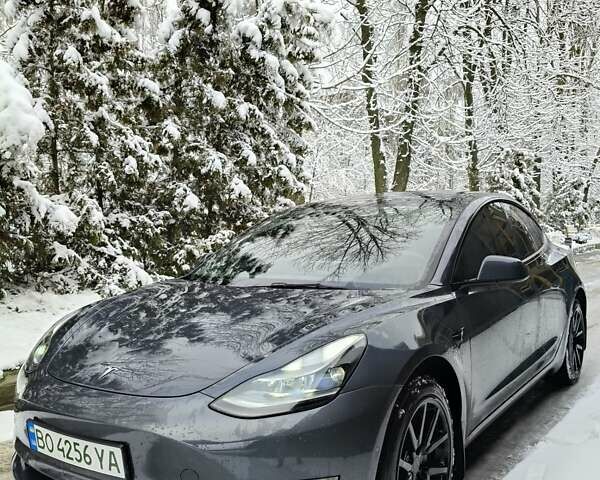 Серый Тесла Модель 3, объемом двигателя 0 л и пробегом 32 тыс. км за 21500 $, фото 2 на Automoto.ua