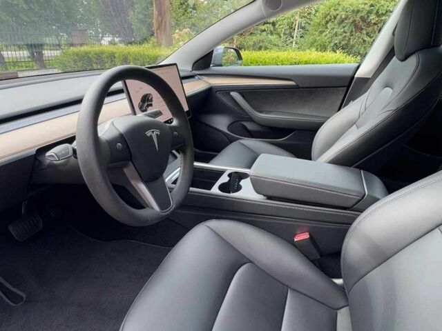 Серый Тесла Модель 3, объемом двигателя 0 л и пробегом 25 тыс. км за 15100 $, фото 6 на Automoto.ua