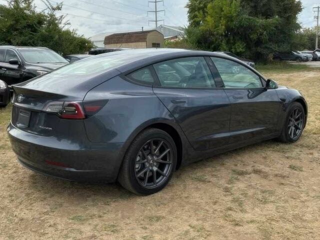 Серый Тесла Модель 3, объемом двигателя 0 л и пробегом 18 тыс. км за 14000 $, фото 3 на Automoto.ua