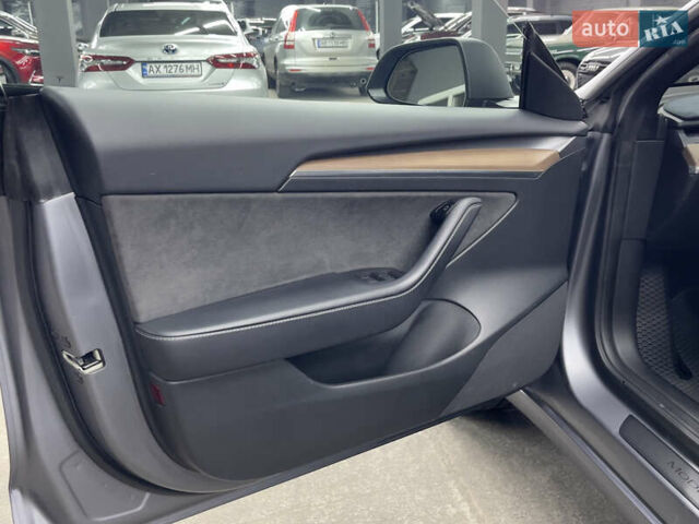 Серый Тесла Модель 3, объемом двигателя 0 л и пробегом 32 тыс. км за 21500 $, фото 8 на Automoto.ua