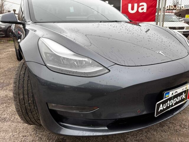 Серый Тесла Модель 3, объемом двигателя 0 л и пробегом 69 тыс. км за 25990 $, фото 8 на Automoto.ua