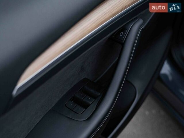 Серый Тесла Модель 3, объемом двигателя 0 л и пробегом 35 тыс. км за 26500 $, фото 29 на Automoto.ua