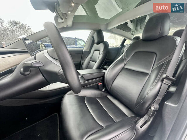 Серый Тесла Модель 3, объемом двигателя 0 л и пробегом 87 тыс. км за 19700 $, фото 9 на Automoto.ua